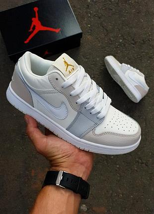 Nike air jordan 1 low
•beige grey• 2