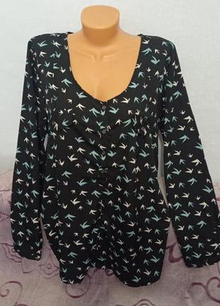 Красивая женская блузка