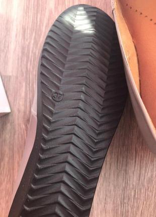 Новые серые кожаные лакированные туфли на танкетке польского бренда maciejka5 фото
