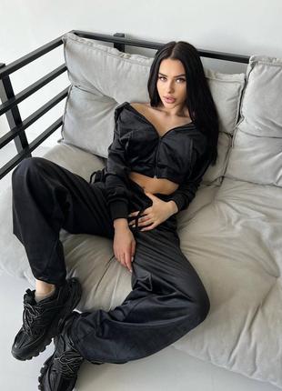 Женский велюровый спортивный костюм кофта на замке и свободные штаны клеш с высокой посадкой5 фото