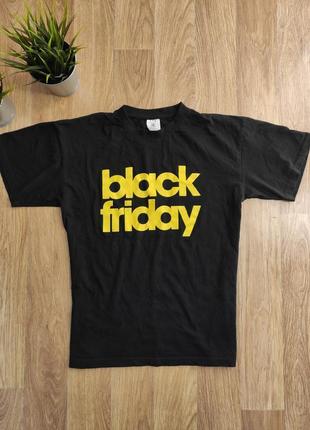 Черная базовая футболка black friday