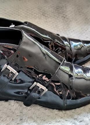 Лакові черевички