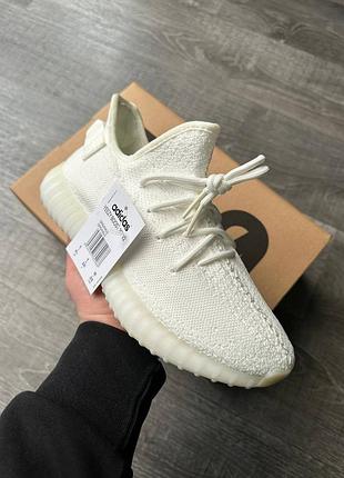 Кросівки жіночі