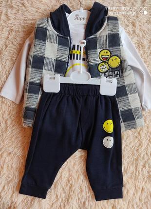 Костюмчик тройка