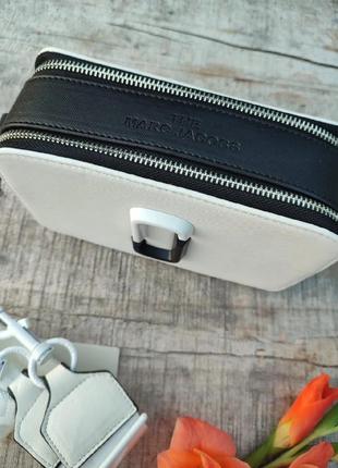 Женская стильная сумка с стиле mark jacobs в стилі марк якобс джейкобс чорна біла2 фото