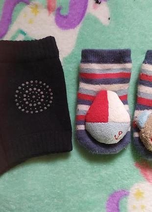 Набор,носочки с погремушкой и наколёсники