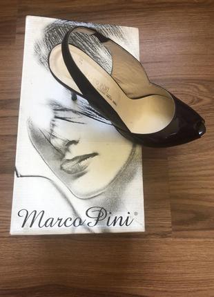 Босоножки кожа с открытым носком и пяткой на небольшом каблуке