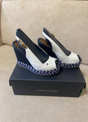 Tommy hilfiger жіночі босоніжки