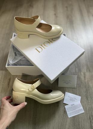 Туфлі в стилі dior