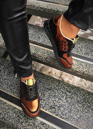 Кожаные бронзовые кроссовки в стиле valentino 35-383 фото