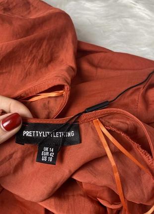 Оранжевое короткое мини платье на запах с необычным рукавом5 фото