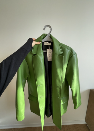 Кожаный зеленый пиджак оверсайз reserved6 фото