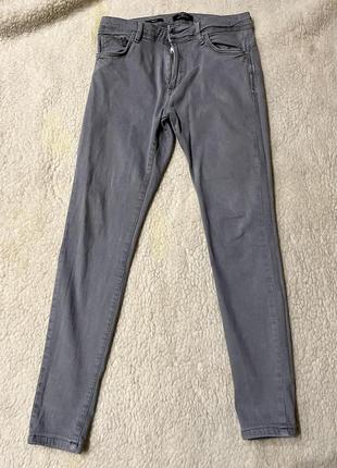 Серые стрейчевые джинсы2 фото