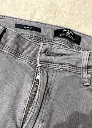 Серые стрейчевые джинсы3 фото