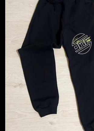 Спортивные штаны
