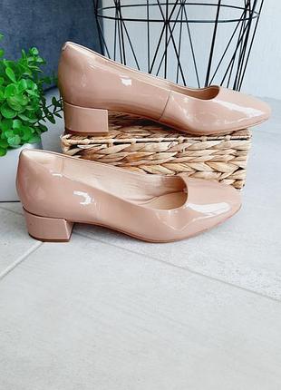 Нові лаковані туфлі шкіра clarks 39 розмір