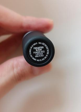 Матова помада m.a.c powder kiss lipstick forgotten bloom