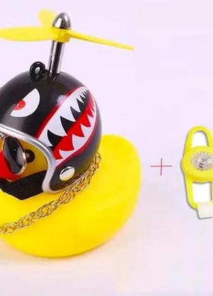 Качка автомобіль на торпеду гумова в чорному шоломі