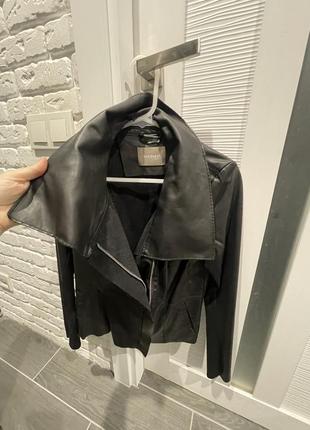 Чорна куртка orsay 381 фото