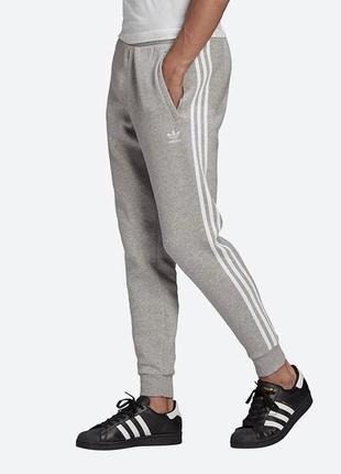 Спортивні штани чоловічі adidas originals 3-stripes pants gn35301 фото