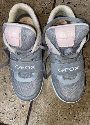 Дитячі кросівки geox