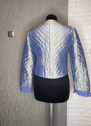 Укороченная стеганая куртка яркая перламутровая стеганая куртка пиджак жакет la femme mimi, l2 фото