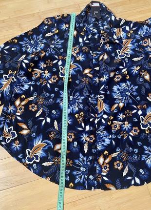 Натуральная темно-синяя блуза в цветочный принт4 фото