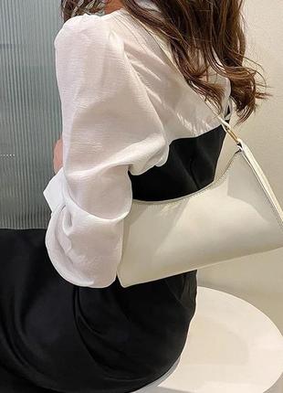 Сумочка багет молочная 4