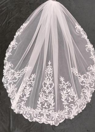 Фата свадебная дизайнерська я с вышивкой (однослойная) на гребне 140 см