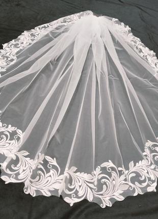 Фата весільна дизайнерська я з вишивкою (одношарова) на гребні 140 см