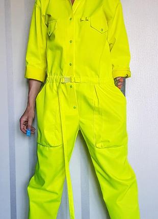 Комбінезон неоновий як форма для працівників кафе та аніматорів