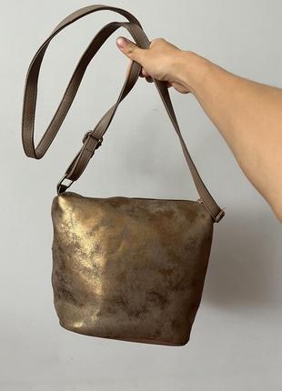 Сумка легка через плече золота коричнева сумочка