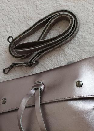 Красивая кожаная сумочка цвета бронза5 фото