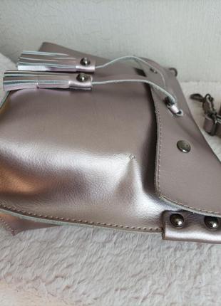 Красивая кожаная сумочка цвета бронза10 фото