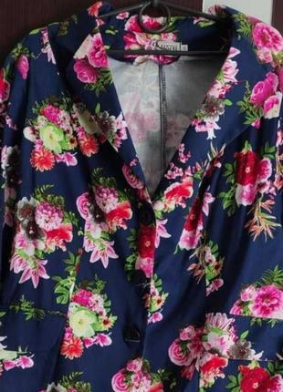 Дуже гарний та яскравий піджак вкликого розміру