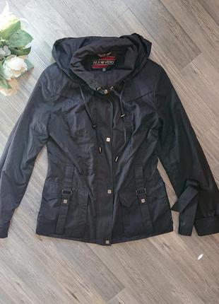 Женская черная куртка ветровка с капюшоном р.46/48