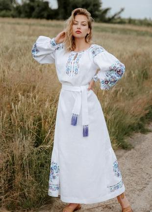 Розкішна білосніжна вишиванка лляна вишита сукня в стилі бохо з парної колекції "петриківка"