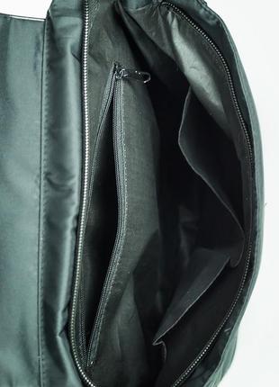 Жіноча сумочка кросбоді чорна. легка, зручна, стильна сумка через плече. сумка-планшет з калапаном4 фото