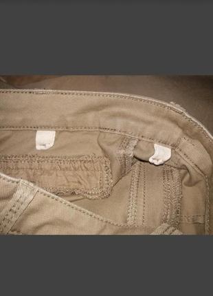 Светлые бежевые стрейчевые облегающие джинсы скинни внизу на замочках8 фото