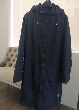 Женская лёгкая курточка большого размера.