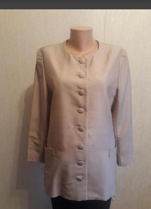Стильний бежевий пудровий нюдовий вінтажний подовжений піджак жакет