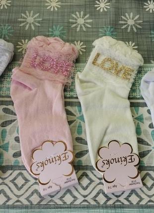 Ошатні шкарпетки для дівчинки love з мереживом1 фото