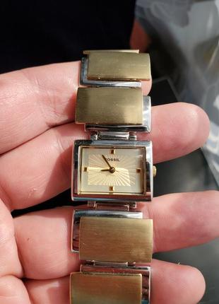Изысканные женские часы от бренда fossil