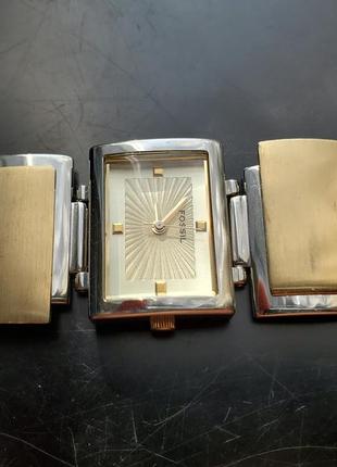 Изысканные женские часы от бренда fossil