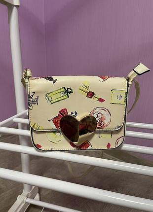 Сумочка в стиле moschino