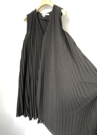 & other stories чорна сукня пліссе чорна вільний крій міді як issey miyake6 фото