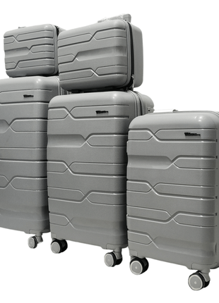 Серый чемодан полипропилен. очень прочный, имлия. размер s