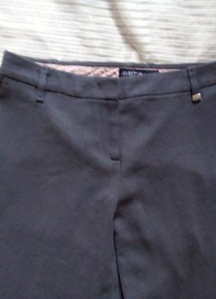 Серые зауженные брюки с манжетом marc cain2 фото