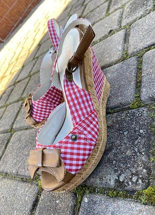 Босоніжки з іспанії