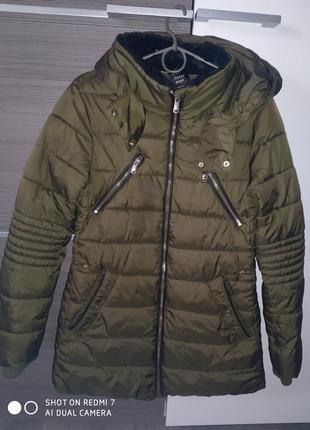 Очень классная курточка,зима-весна в идеальном состоянии, отвар фирмы zara,размер 44-46